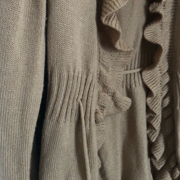 Elle Ruffled Cardigan - Picture 4 of 10